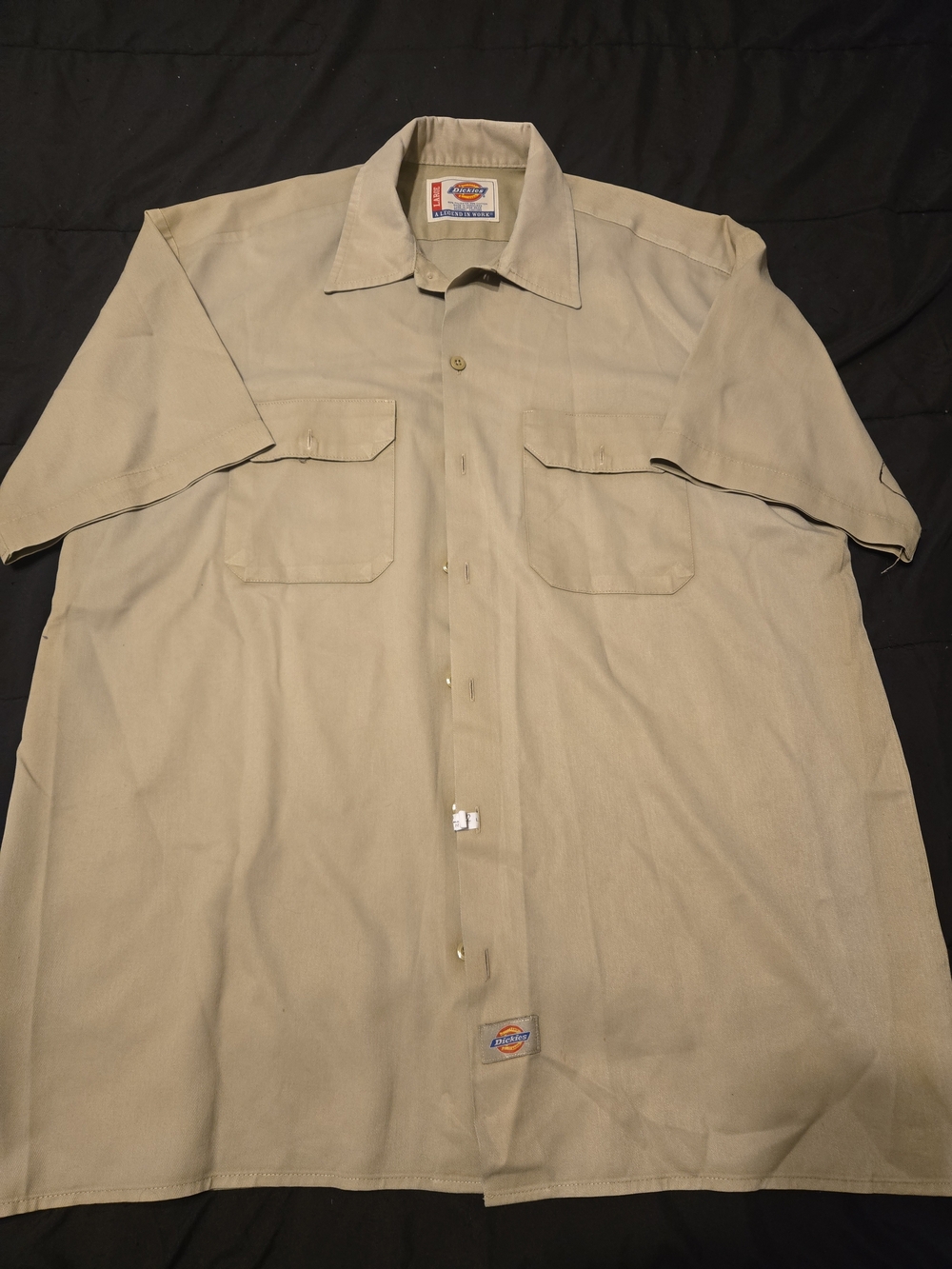Dickies Men’s Short-Sleeve Button-Down Shirt in Khaki Large